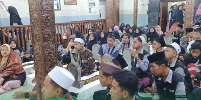 Ziarah Wali Songo Makam Sunan Muria ( Raden Umar Said )