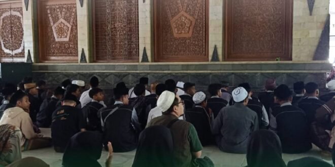 Ziarah Wali Songo makam Sunan Kali Jaga ( Raden Said )