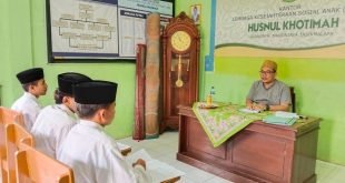 Ujian Karya Tulis Ilmiah Santri Akhir Kelas 12 di Ponpes Husnul Khotimah Tasikmalaya Tahun 2023: Mengasah Bakat Penelitian dan Menjadi Bekal Berharga di Masa Depan