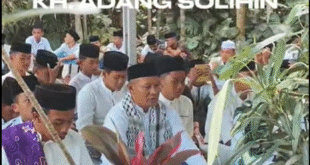 Ziarah ke Makam Pendiri Pondok Pesantren Husnul Khotimah